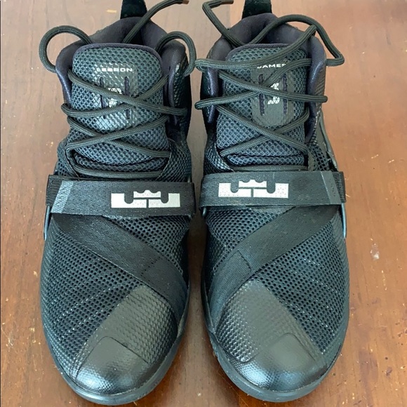lebron youth shoes